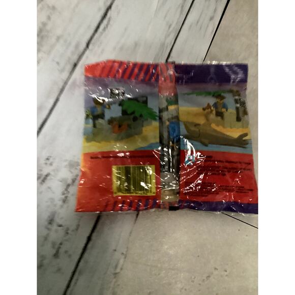 LEGO Pirates: Battle Cove Set 1492 Ages 6-12 - Picture 2 of 2